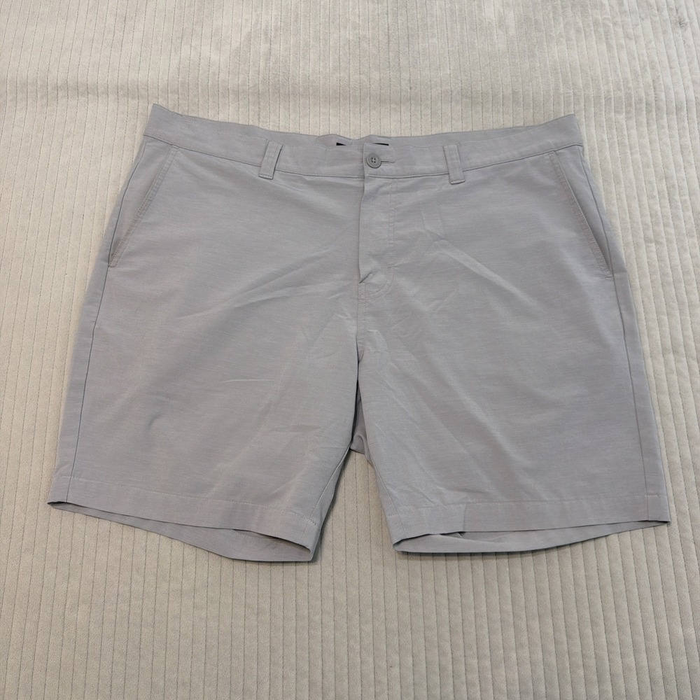 Travis Mathew Shorts Men 40 Gray Golf Chino Golf Casual stretch perfromance